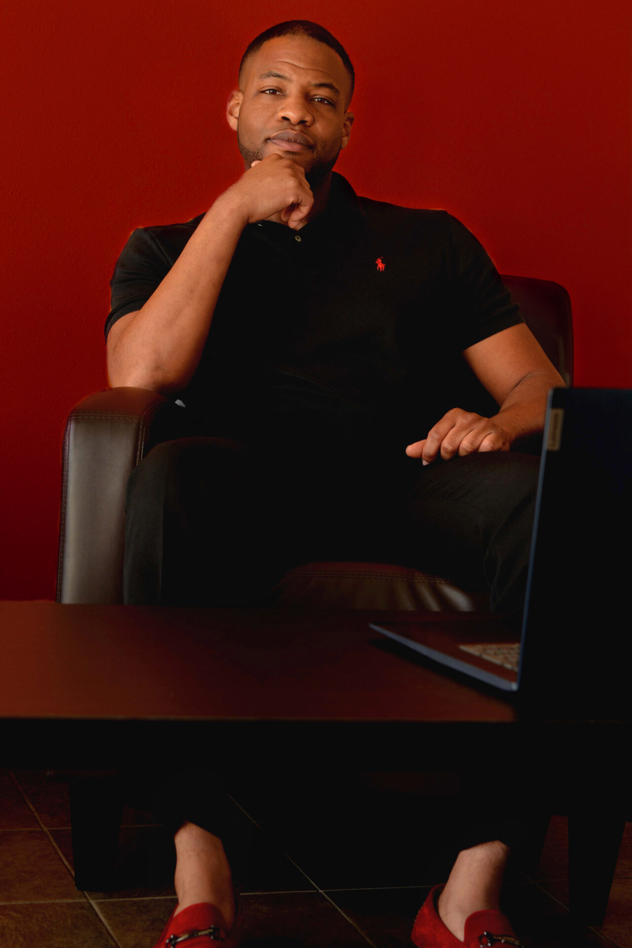 A man sitting at a table with his laptop.